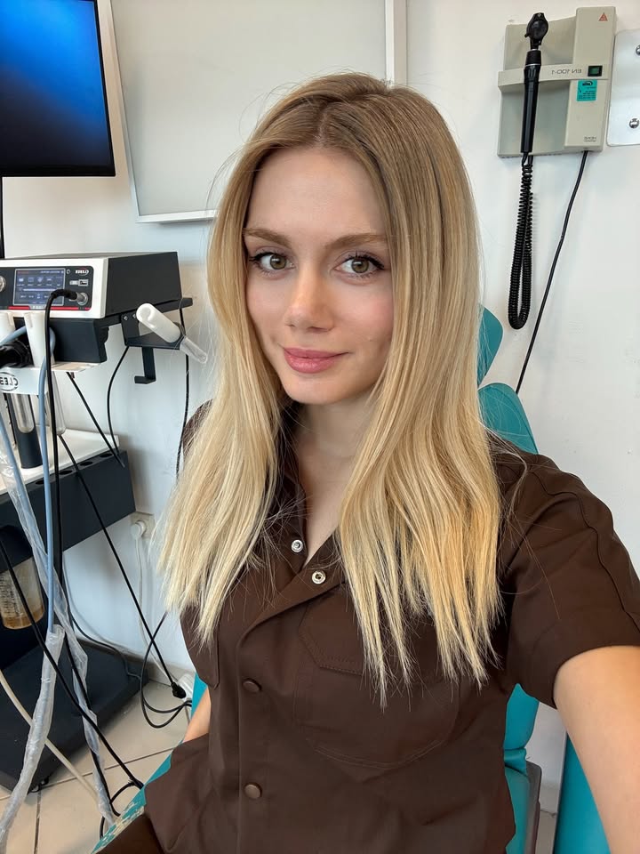 26UN413 照片401张 视频11个 欧美女 医生 护士 日常 生活 工作 加州驾驶证+美国绿卡