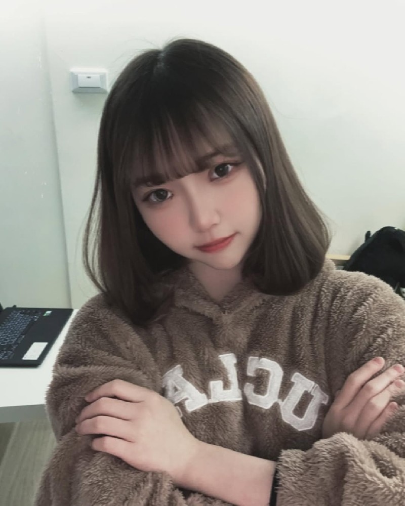 14UG20 照片1058张 视频357个 台湾 年轻美女 生活日常 旅游 性感擦边 对镜说话自拍 适合虚拟视频