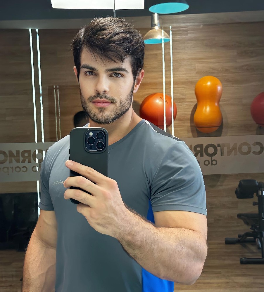 F271 照片366张 视频9个 巴西 成熟男 身材好有腹肌  生活日常 工作  运动健身 旅游 自拍