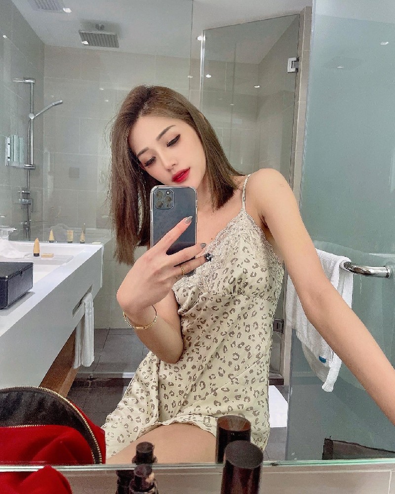 A2095 照片221张 视频18个 马来西亚 气质白富美 生活日常 旅游 豪车 滑雪