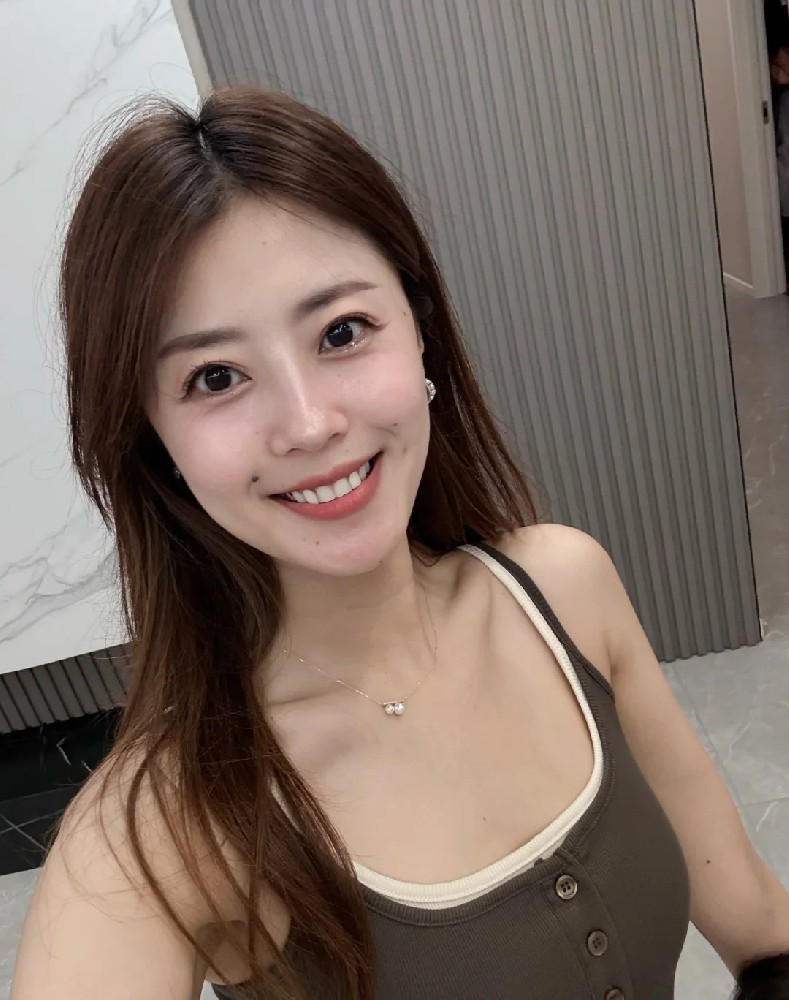 A2099 照片1140张 视频13个 中国女 成熟气质少妇 宝妈 带娃 御姐 生活日常 旅游