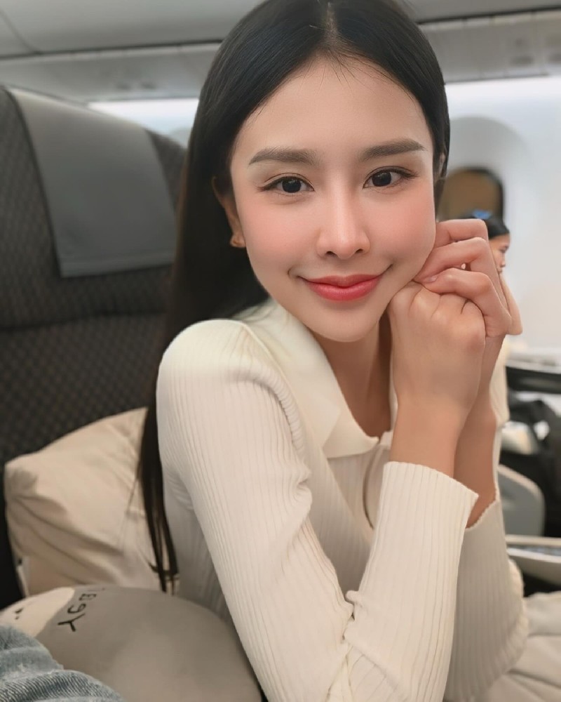 A2160 照片2954张 视频23个 泰国 气质美女 生活日常 各地旅游 滑雪 有与家人合照 有性感自拍