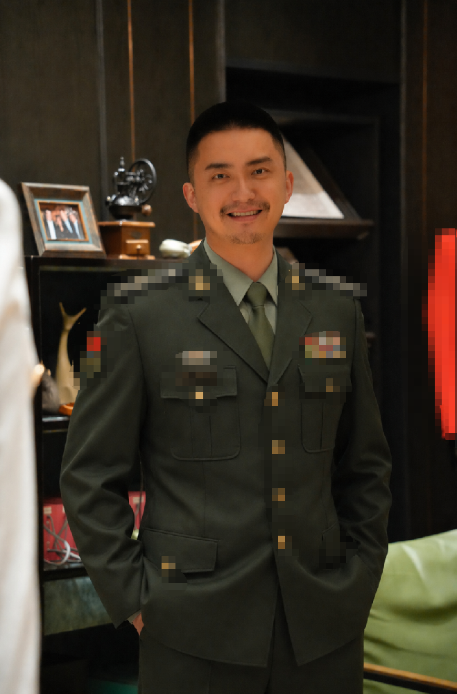 D893 照片697张 视频80个 中国男 成熟帅哥 生活日常 旅游 唱歌 正装 军包