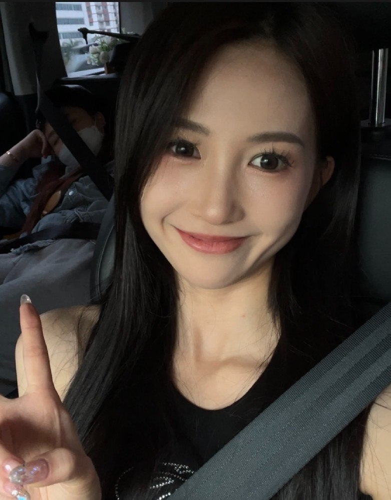 14UA2184 照片3880张 视频1116个 中国女 白富美 生活日常 各地旅游 海钓 有与家人合照 生活素材丰富 自拍多 视频包含实况Live