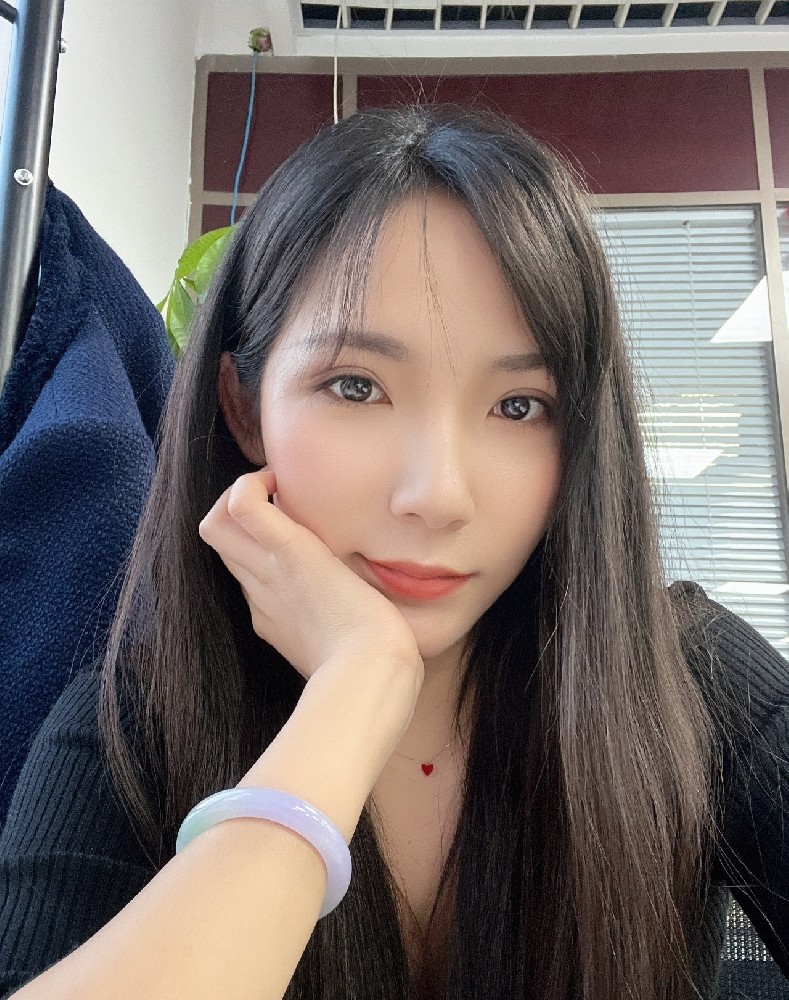 A2188 照片1304张 视频303个 中国女 气质美女 生活日常 各地旅游 有过生日 与家人合照素材 生活素材丰富 真实 有自拍视频 视频包含视频Live