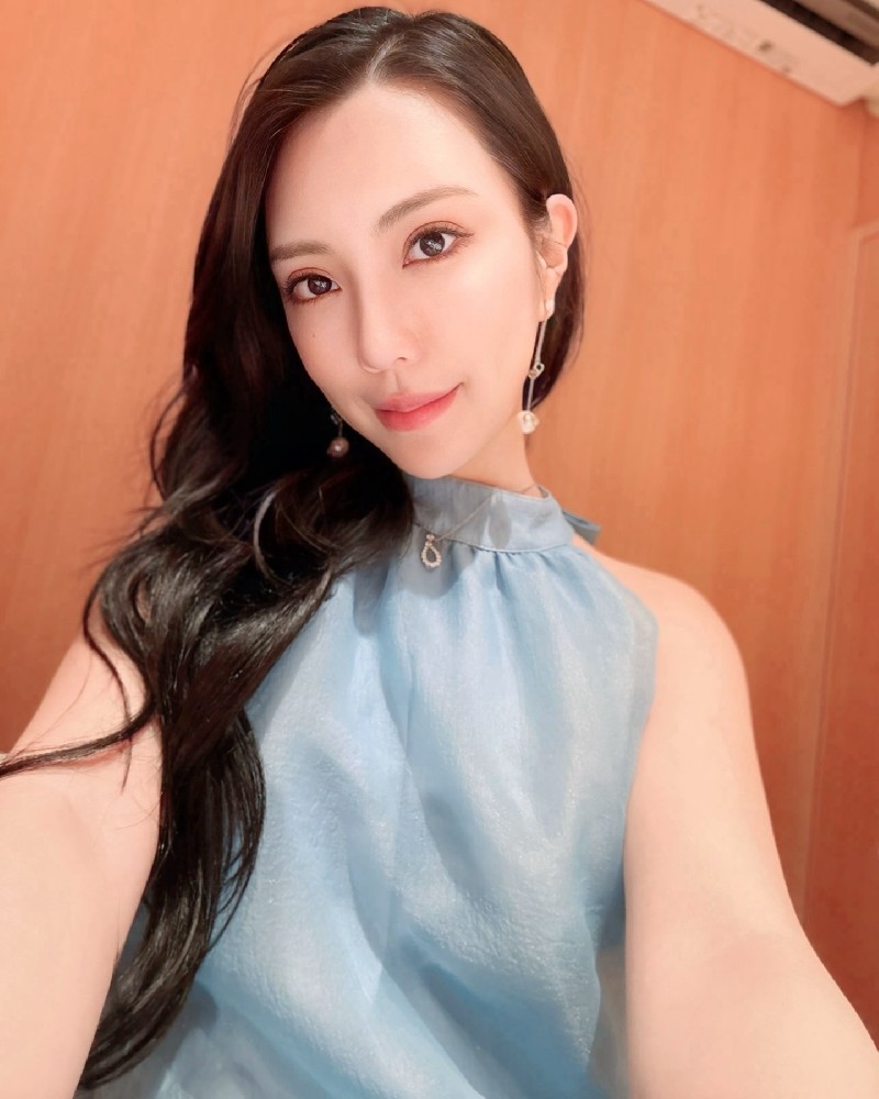 14UA2195 照片2391张 视频300个 日本 御姐型成熟少妇 生活日常 旅游 性感照 自拍多 有自拍视频 自拍性感视频